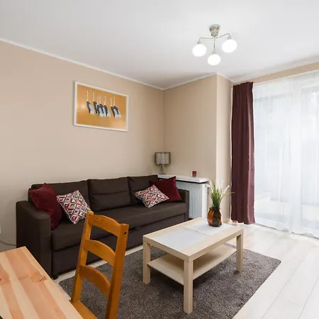 Czarnieckiego With Balcony By Renters Apartment