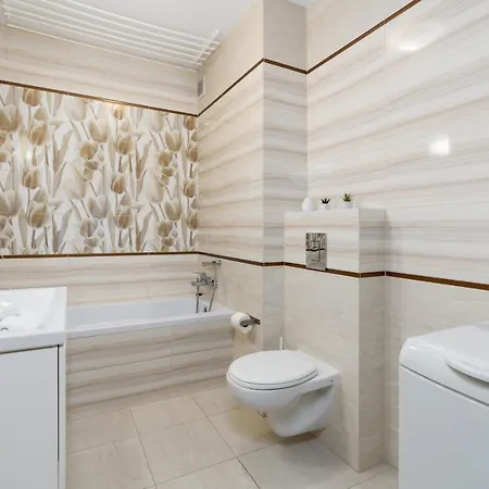 Czarnieckiego With Balcony By Renters Apartment *