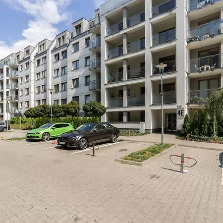 Czarnieckiego With Balcony By Renters Poznan