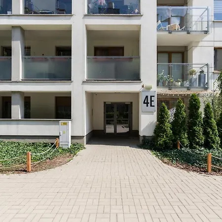 Czarnieckiego With Balcony By Renters Apartment