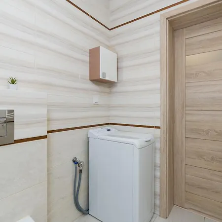 Apartment Czarnieckiego With Balcony By Renters